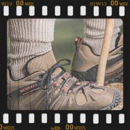 Travma sonrası kemik kırığı tedavisi planını açıklayan Prof. Dr. Halil Burç, hasta ile yüz yüze görüşme yaparak süreçleri aktarmaktadır.